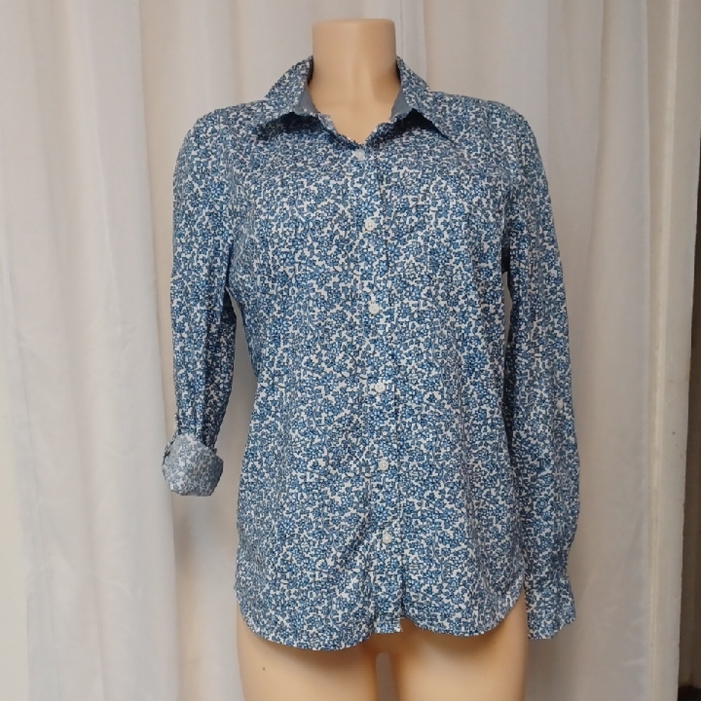 TOMMY HILFIGER SIZE M. Blue Floral wome.'s Shirt